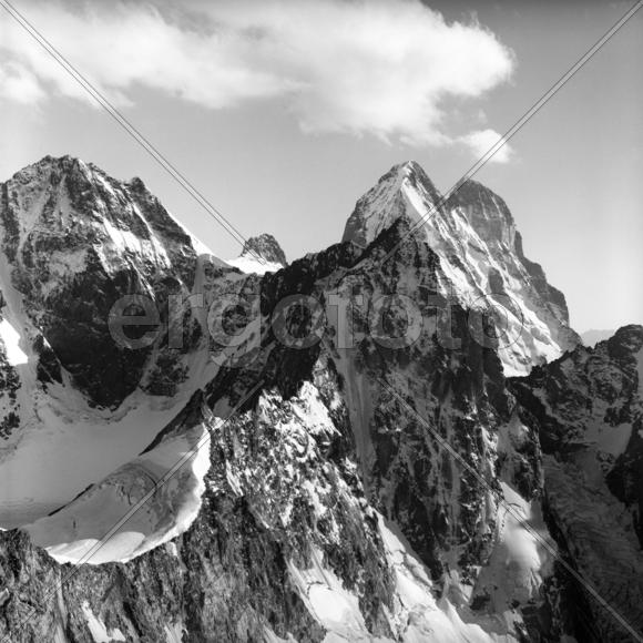 Ушба со свитой