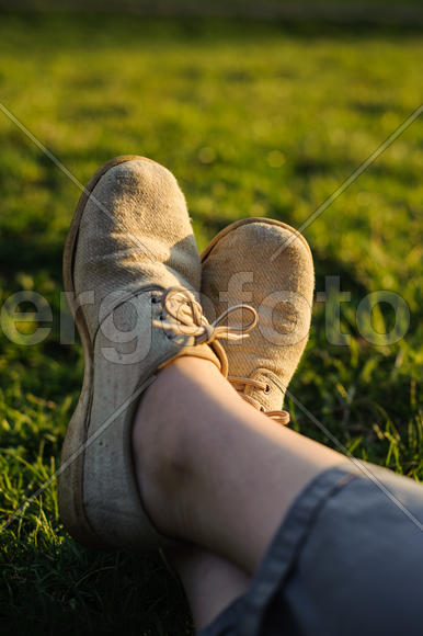 Ноги на траве
