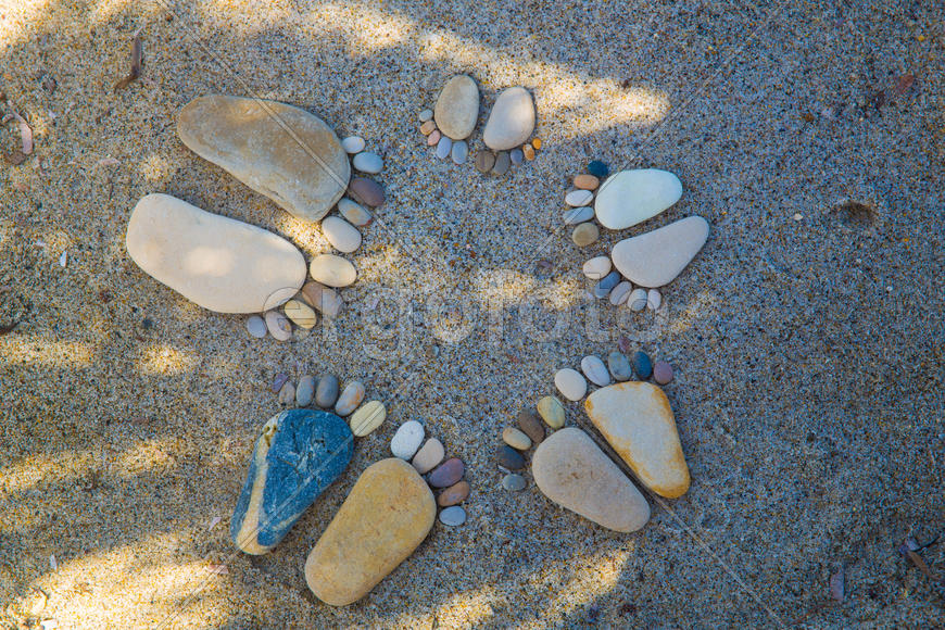 Каменные ножки ходят по дорожке