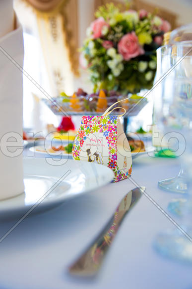 Оформление свадебного стола