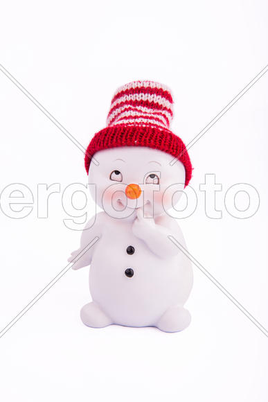 Застенчивый снеговик в шапке 