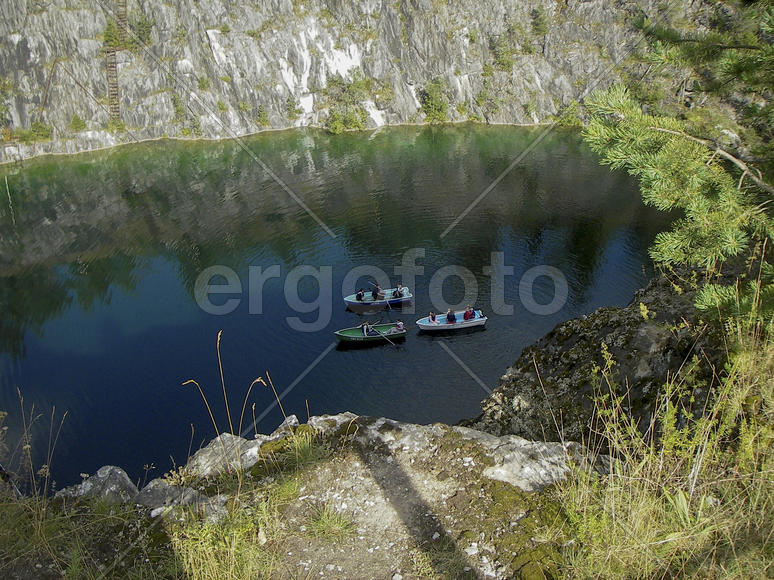 Люди в лодке