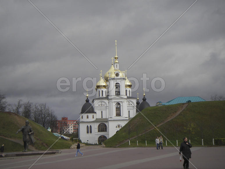 Успенский собор. Дмитров. Осень.
