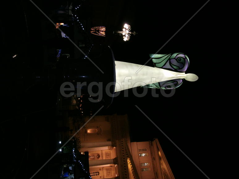 Фигура  ангела на Театральной площади           