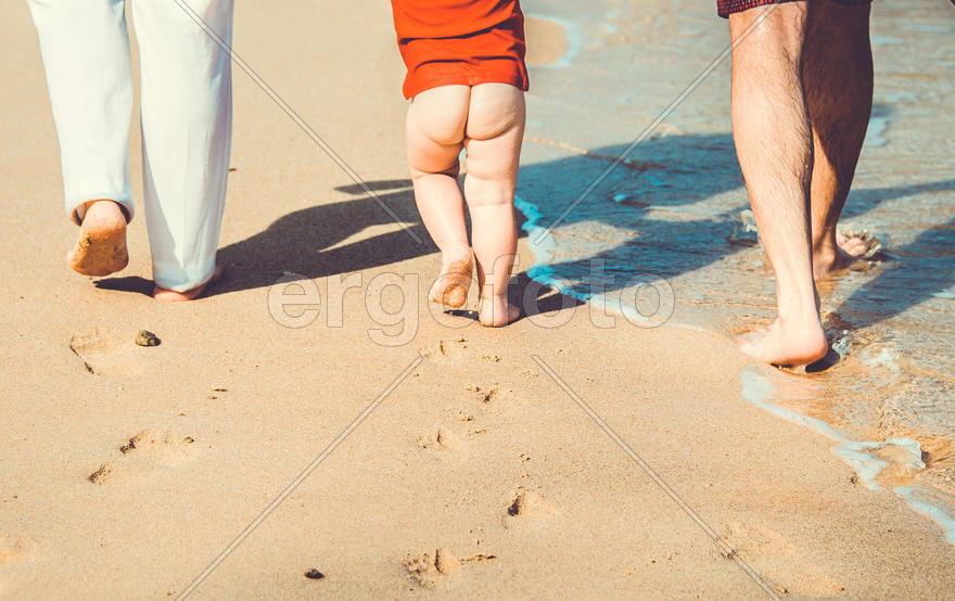 Папа, мама и ребенок