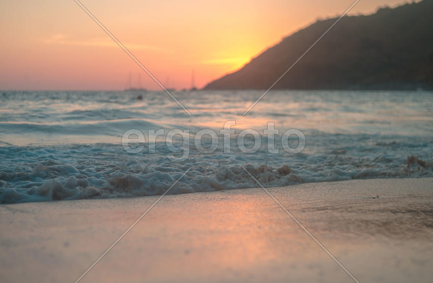 Закат и берег моря