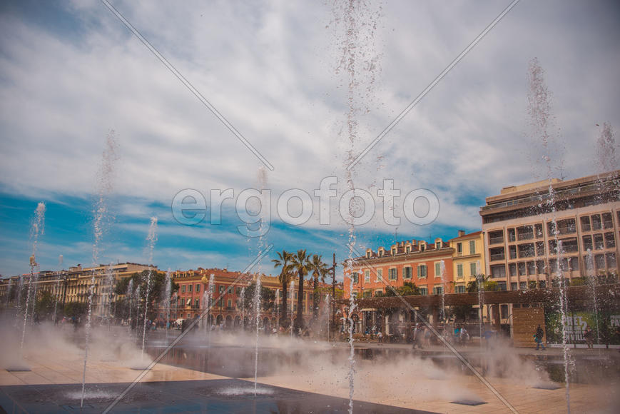 ПЛОЩАДЬ В НИЦЦЕ