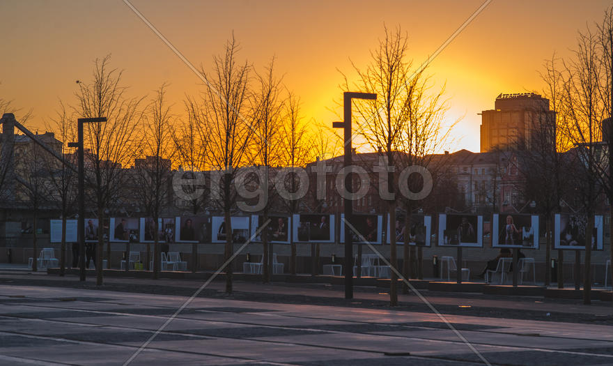 Вечерний город