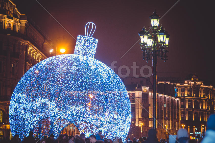 Елочный шар на Манежной 