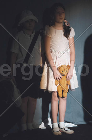 Девочка с медвежонком