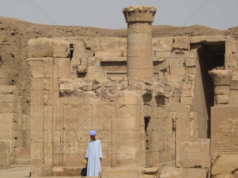 среди древности