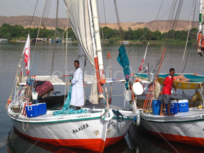 красочные лодки