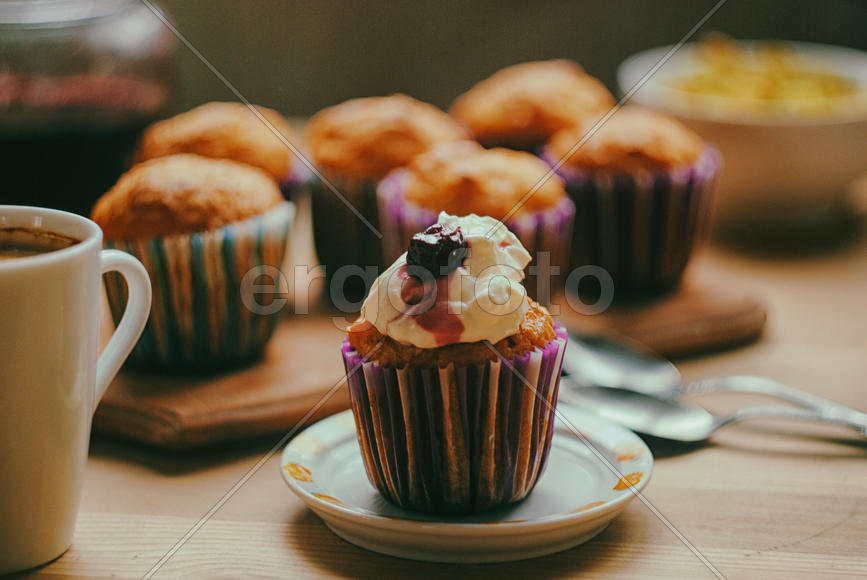 Пирожное с кремом к чаю