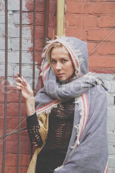 Девушка-блондинка