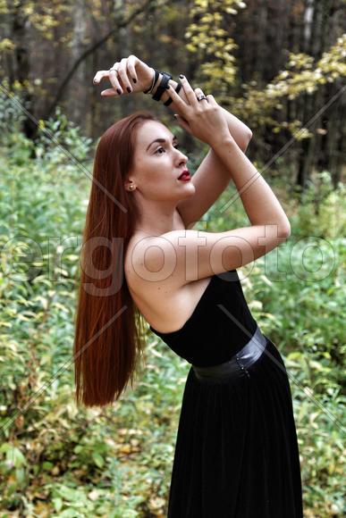 Девушка в лесу