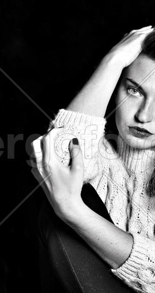 Портрет девушки, черно-белое