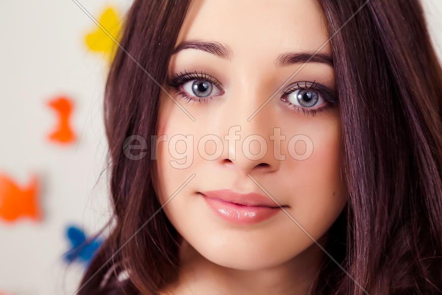 Девушка-шатенка