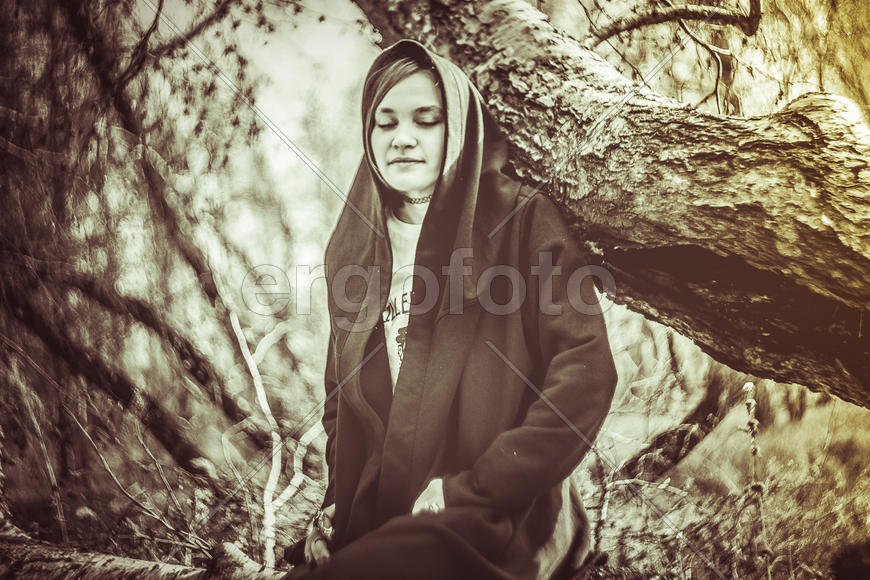 Девушка в лесу