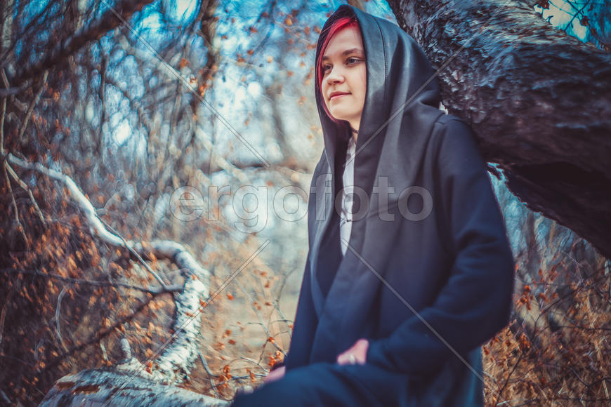 Девушка в лесу