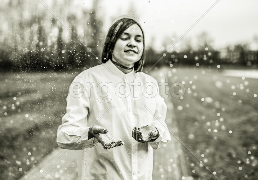 Девушка и брызги