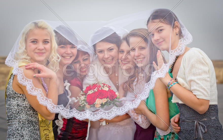 Девушки на свадьбе