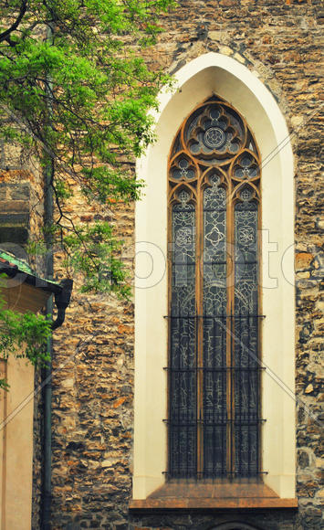 Стрельчатое окно 