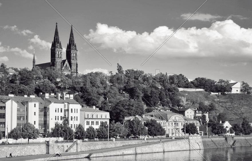 Храм над набережной