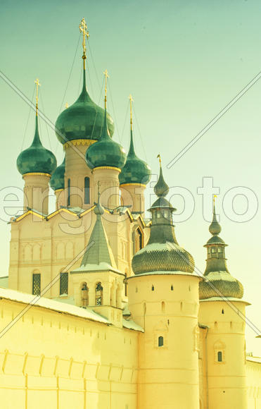 Храм с зелеными куполами