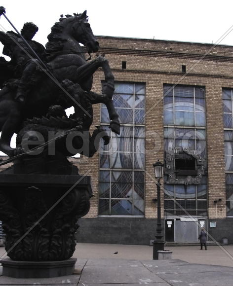 Победоносец между двух вокзалов