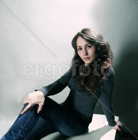 Девушка-брюнетка