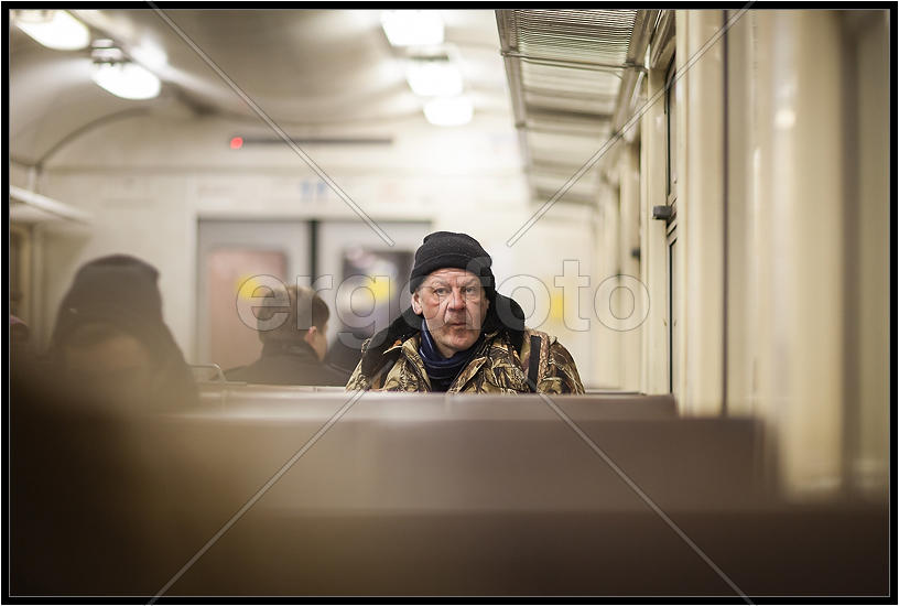 Бомж в электричке