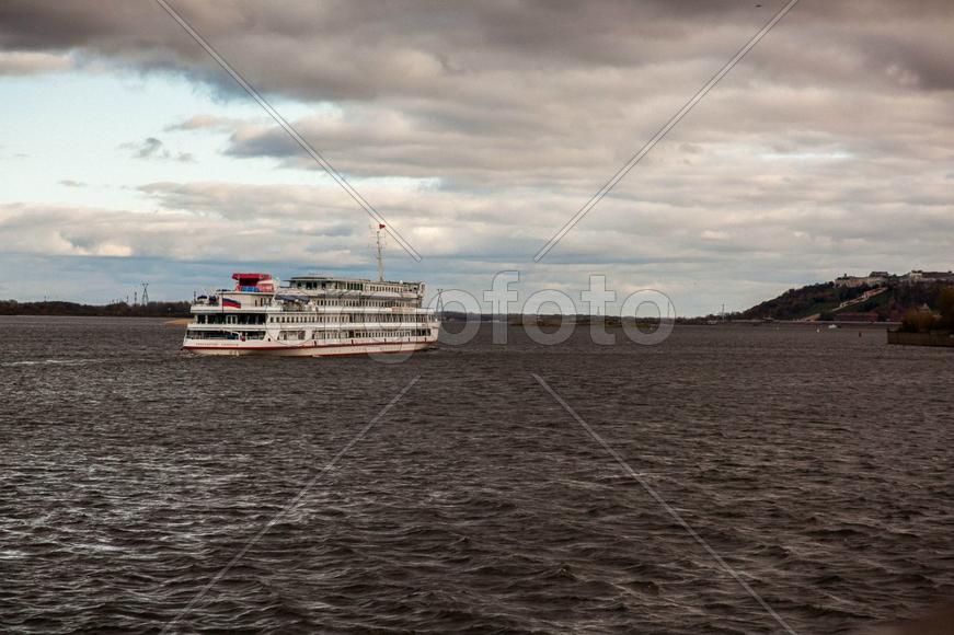 Раздолье Волги с видом на Чкаловскую лестницу