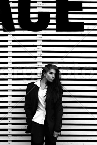 Девушка, черно-белое