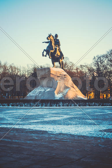 Памятник Петру I