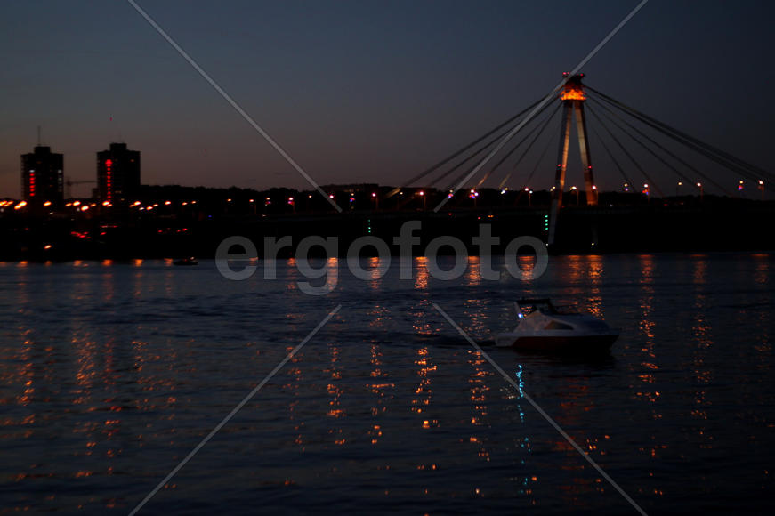 Вечерний город