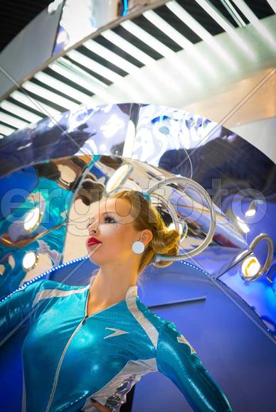 Нарядная девушка