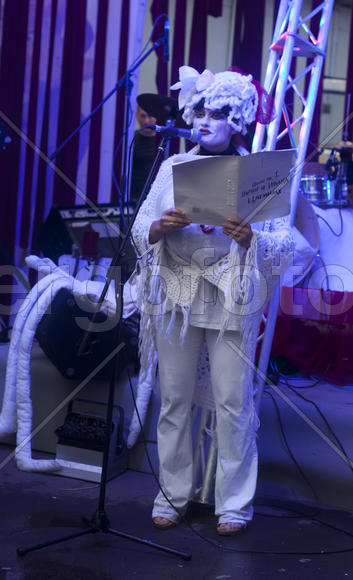 Человек в костюме 