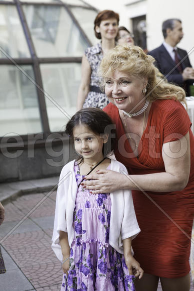 Ребенок и женщина