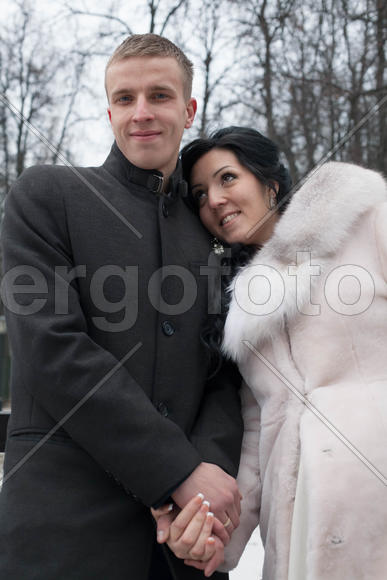 Пара. Брюнетка и блондин