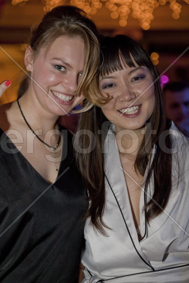 Две девушки