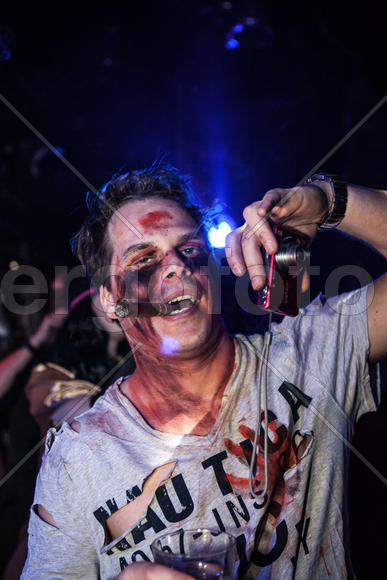 Мужчина в гриме