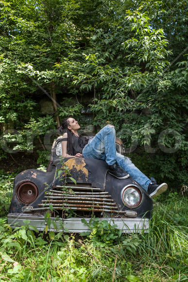 Девушка на машине