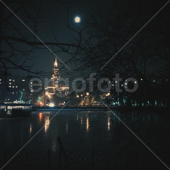 Светло, холодно и луна