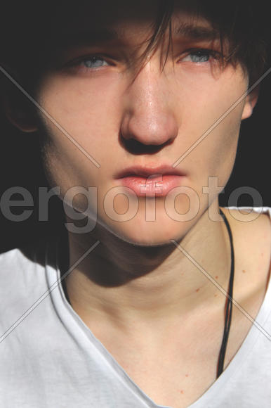 Парень в белом