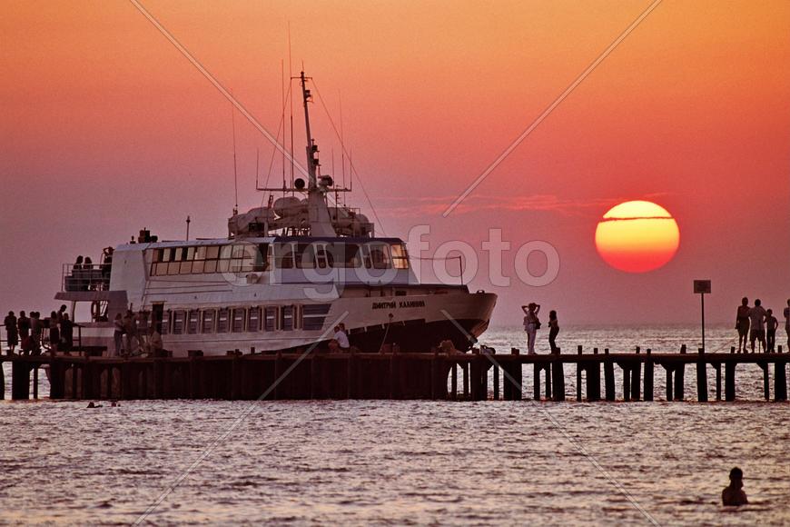 Вечер яхта причал