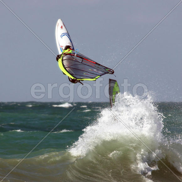 Взлетая над волной