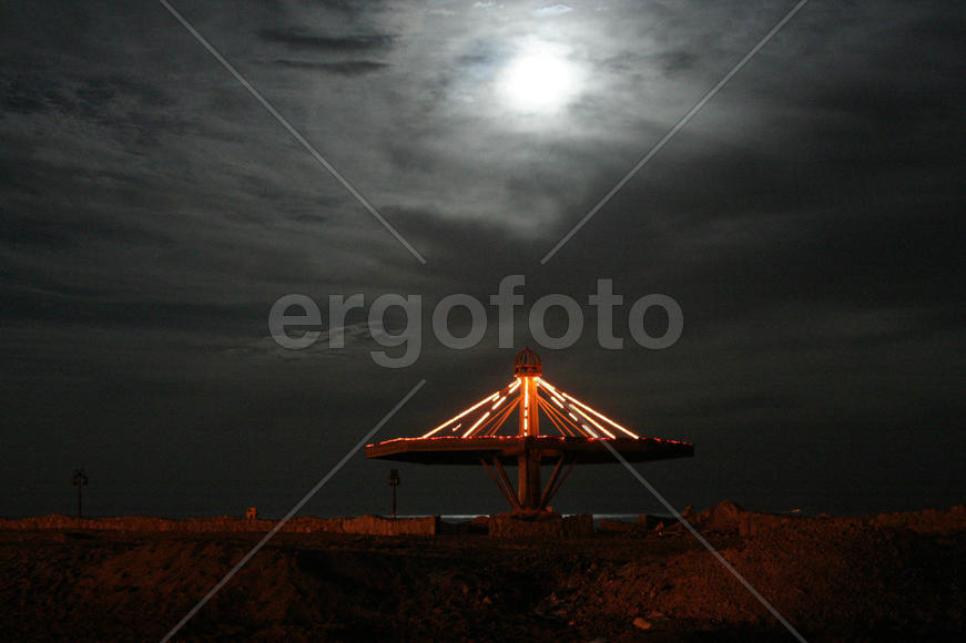 Свет под луной