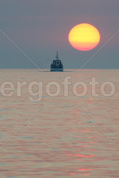 Вслед уходящему солнцу