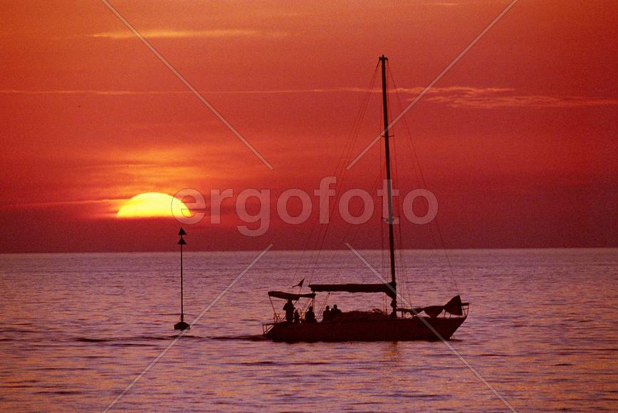 Морская прогулка на закате