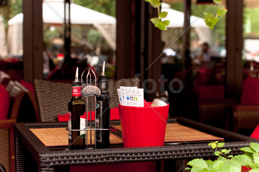 Столик на летней веранде в Парке Горького